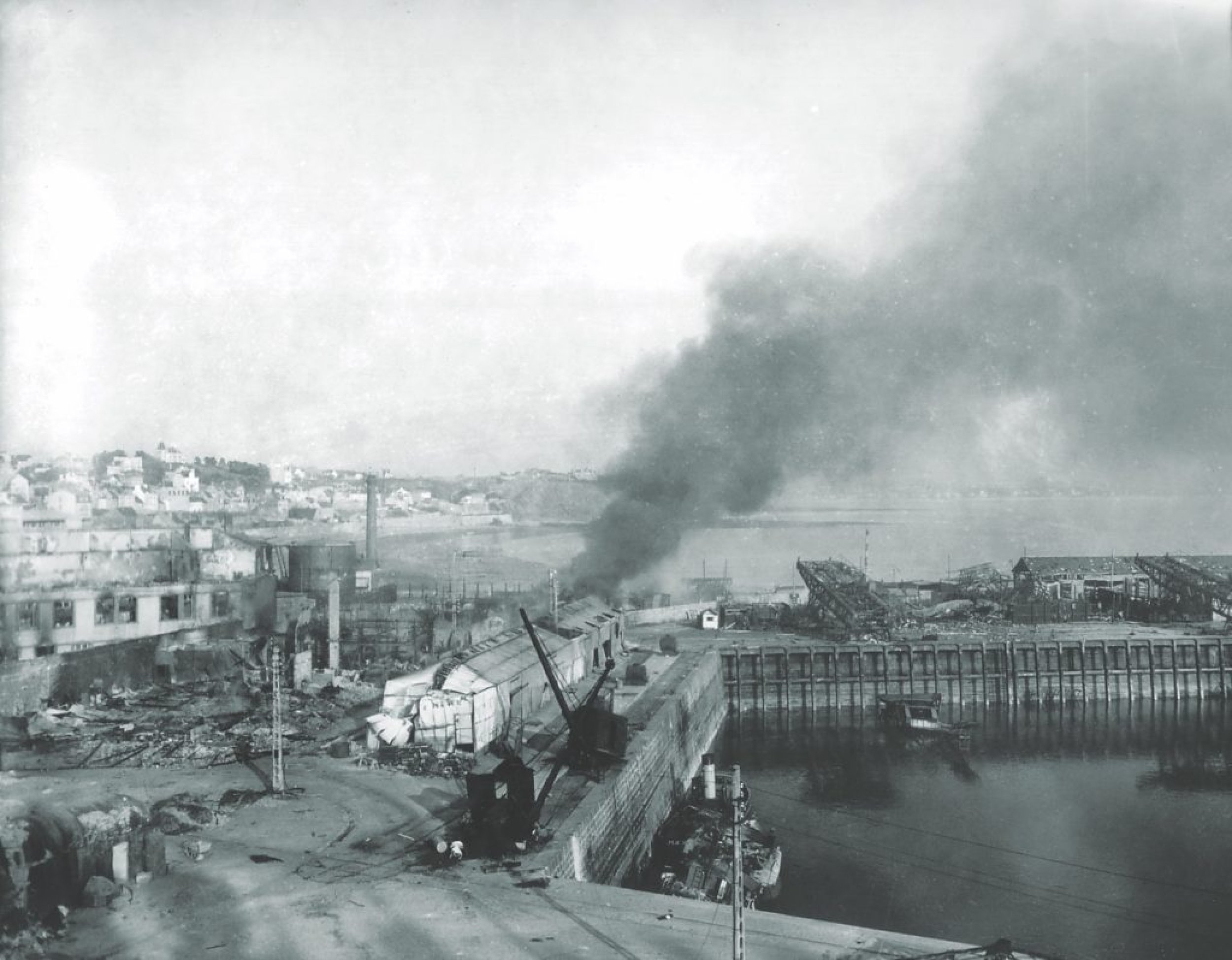 What were the main spoils of the Granville Raid of March 1945, when the German garrison of the occupied Channel Islands launched a commando attacks against an Allied port in France?